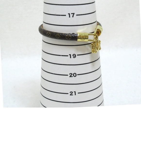 Louis Vuitton luxury bracelet with adorable luggage charm!! - Picture 8 of 11